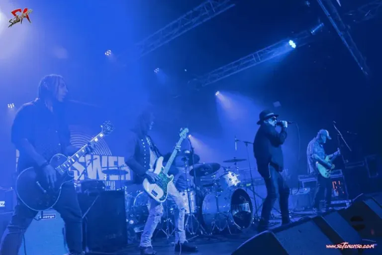 Red n'Rebel en directo en Razzmatazz 2 teloneando a The Answer
